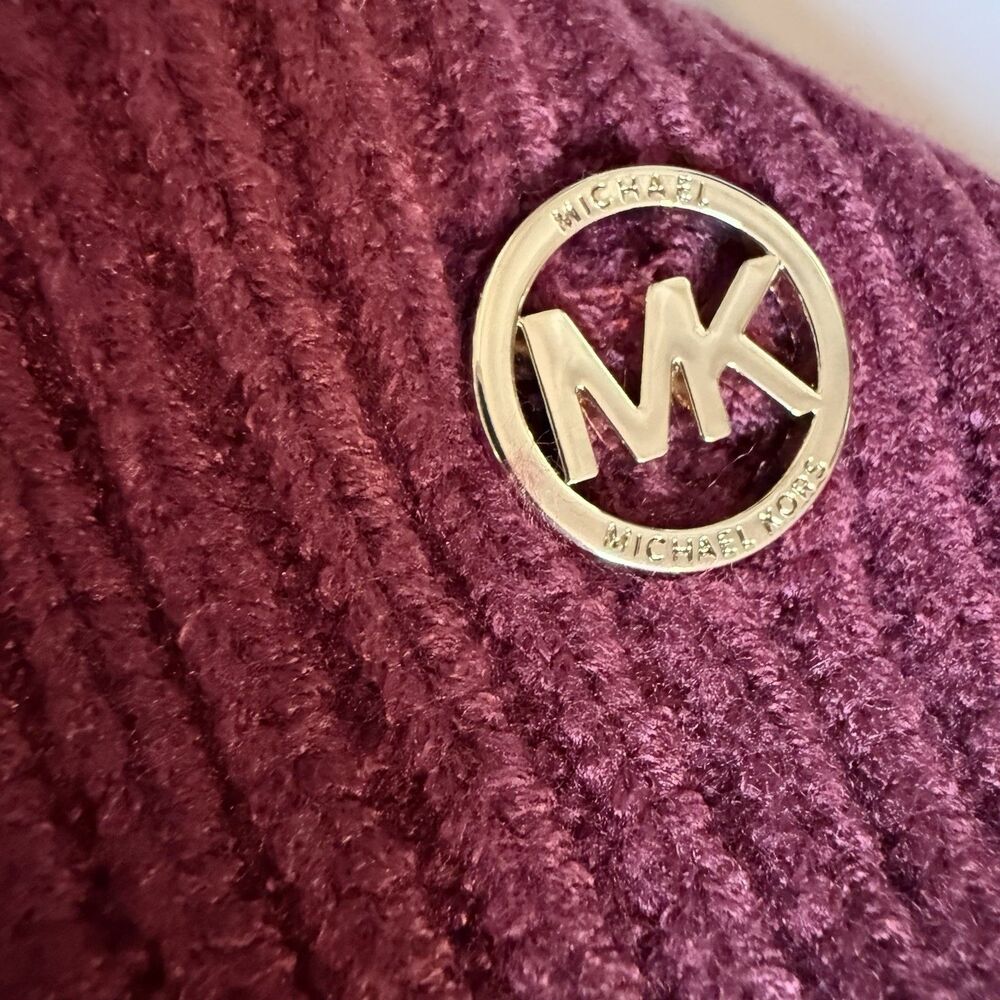 Michael Kors Adult Women’s Wine Burgundy Logo Cuff Knit Warm Beanie Hat New - Picture 7 of 7